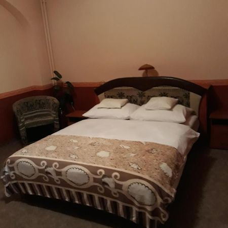 Fonix Panzio Otel Pápa Dış mekan fotoğraf