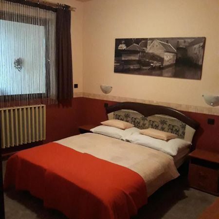 Fonix Panzio Otel Pápa Dış mekan fotoğraf