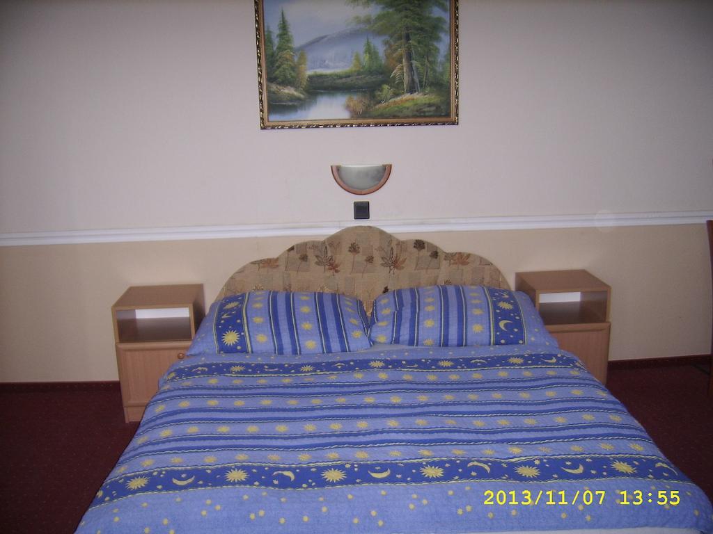 Fonix Panzio Otel Pápa Dış mekan fotoğraf