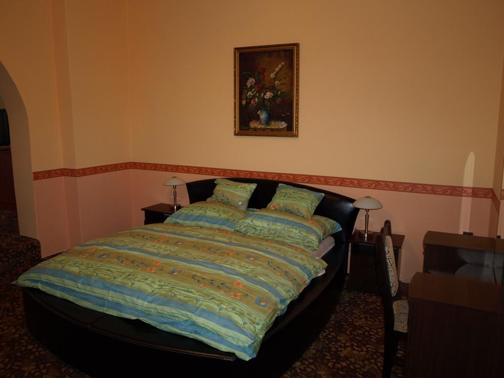 Fonix Panzio Otel Pápa Oda fotoğraf