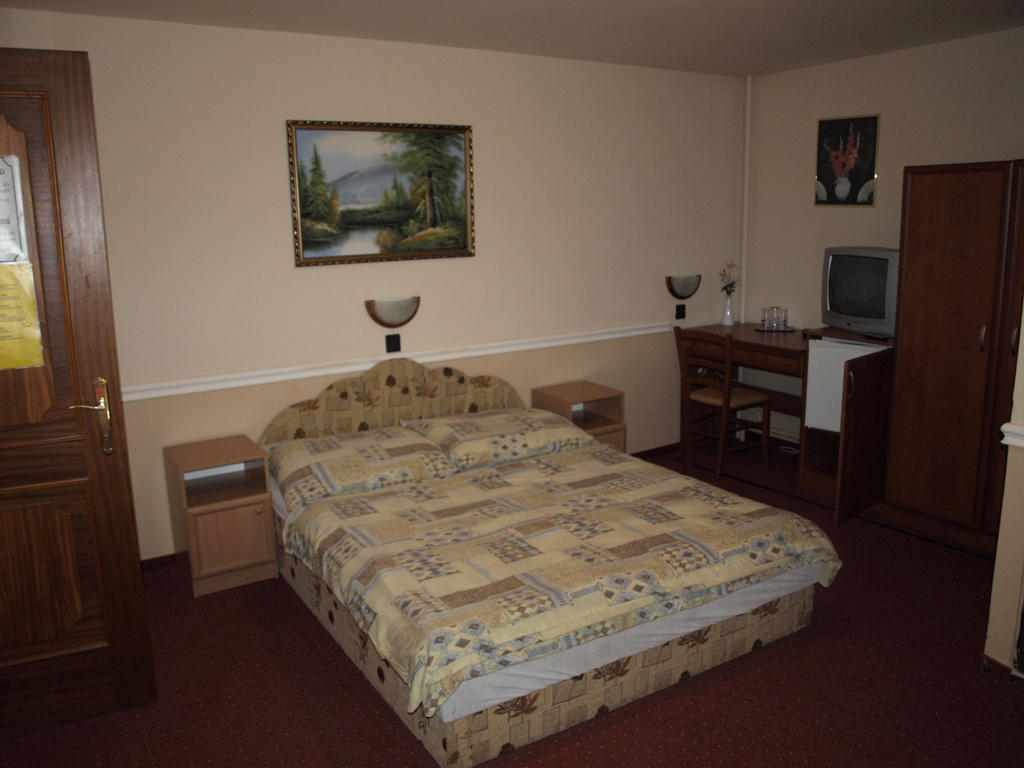 Fonix Panzio Otel Pápa Dış mekan fotoğraf
