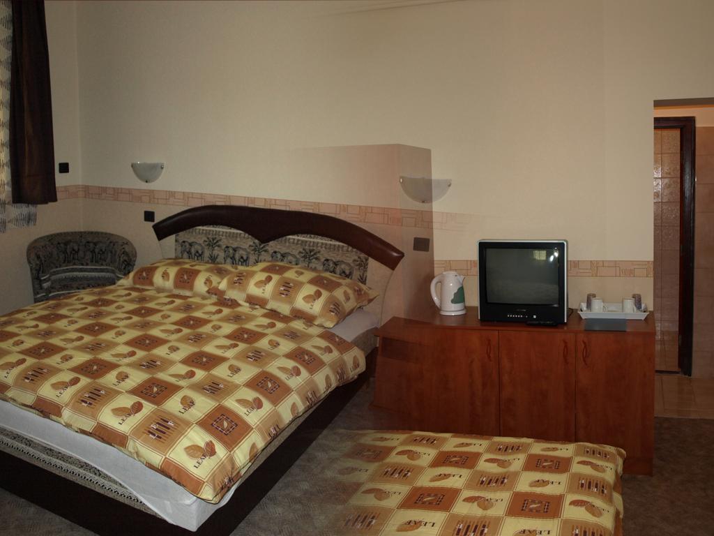 Fonix Panzio Otel Pápa Oda fotoğraf