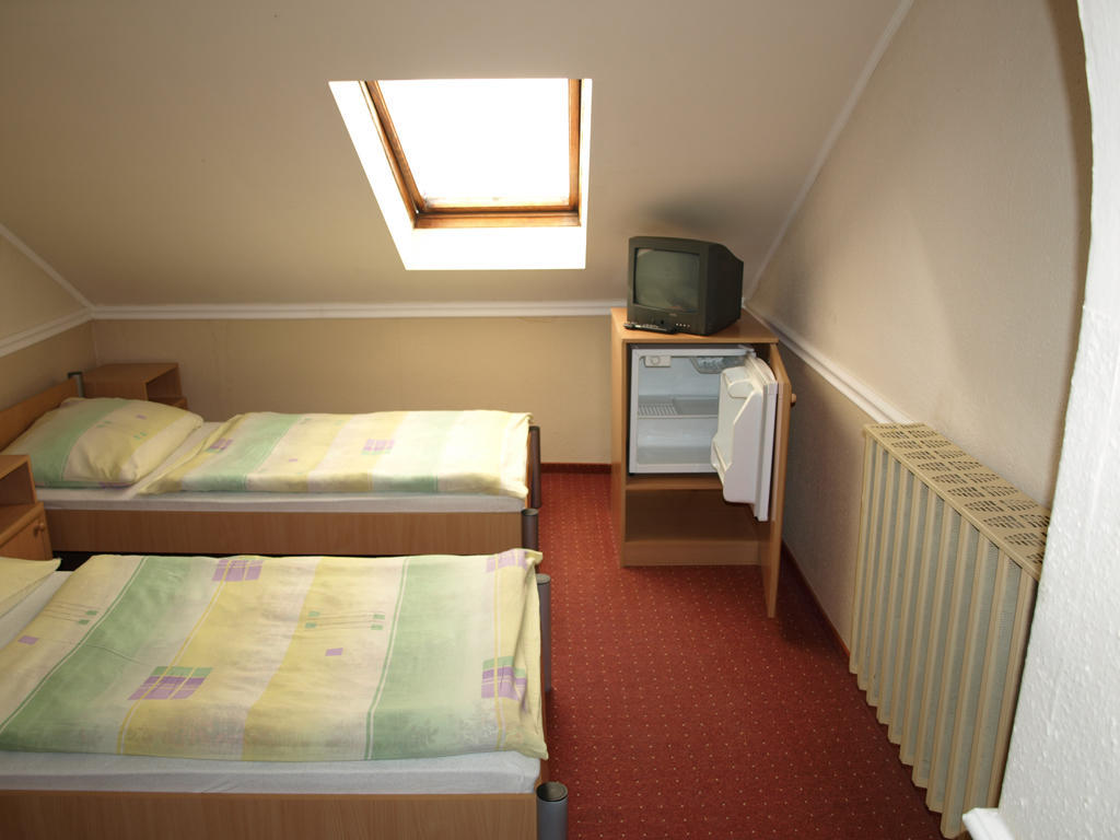Fonix Panzio Otel Pápa Oda fotoğraf