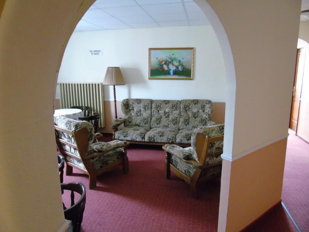 Fonix Panzio Otel Pápa Dış mekan fotoğraf