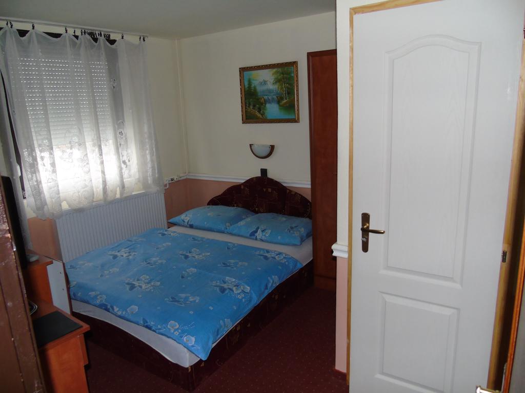 Fonix Panzio Otel Pápa Dış mekan fotoğraf