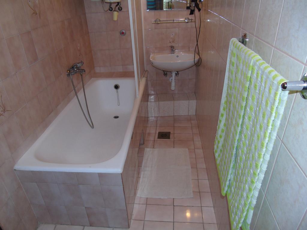 Fonix Panzio Otel Pápa Dış mekan fotoğraf