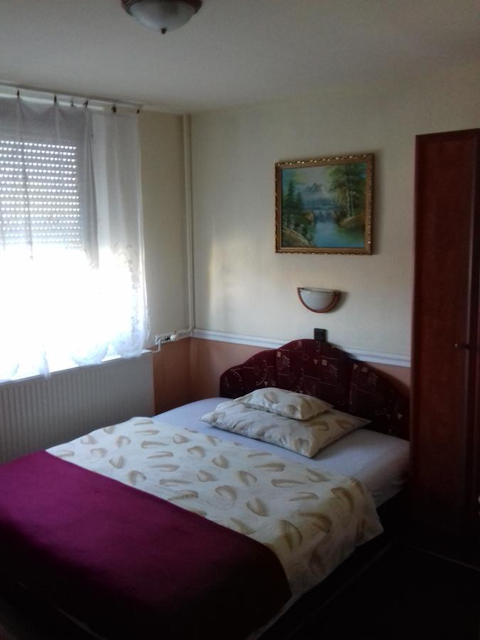 Fonix Panzio Otel Pápa Dış mekan fotoğraf