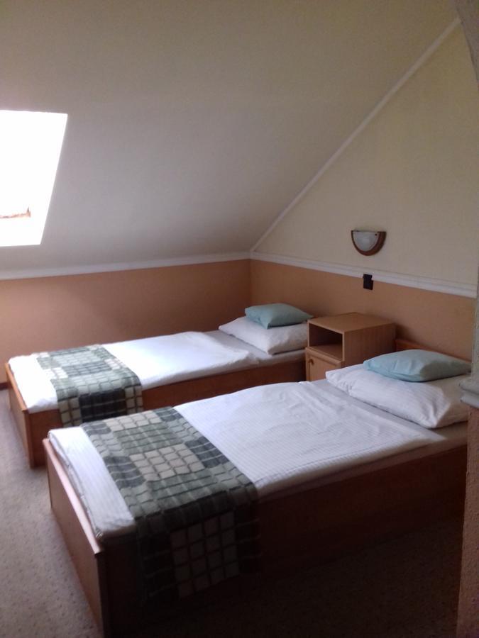 Fonix Panzio Otel Pápa Dış mekan fotoğraf