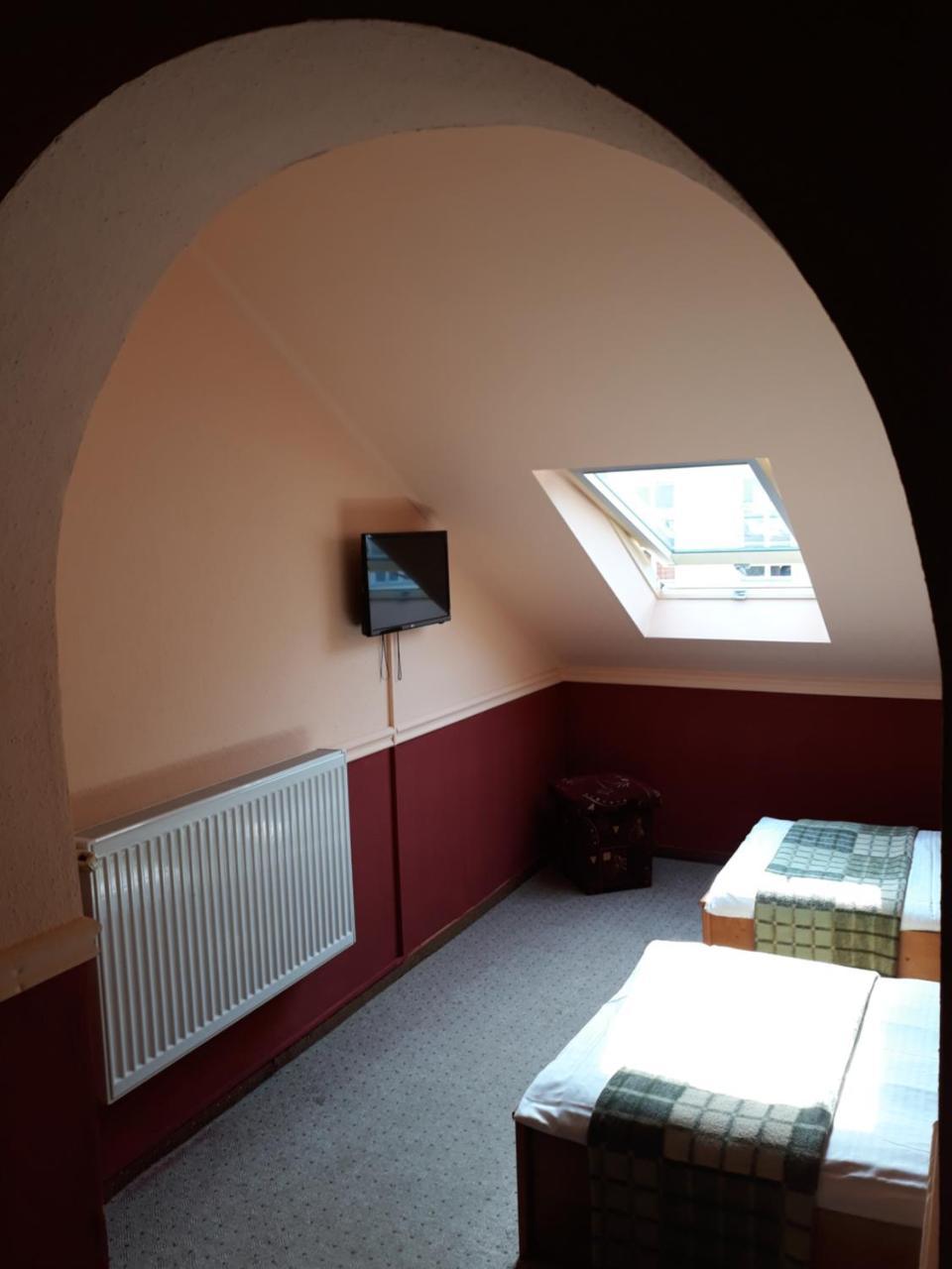 Fonix Panzio Otel Pápa Dış mekan fotoğraf