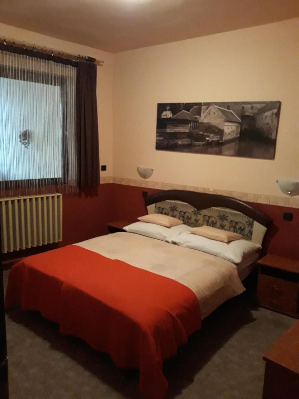 Fonix Panzio Otel Pápa Dış mekan fotoğraf